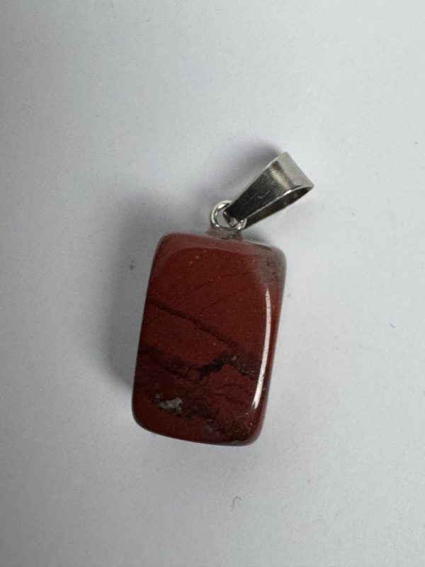 Ciondolo in Diaspro Rosso – Energia, Coraggio, Radicamento